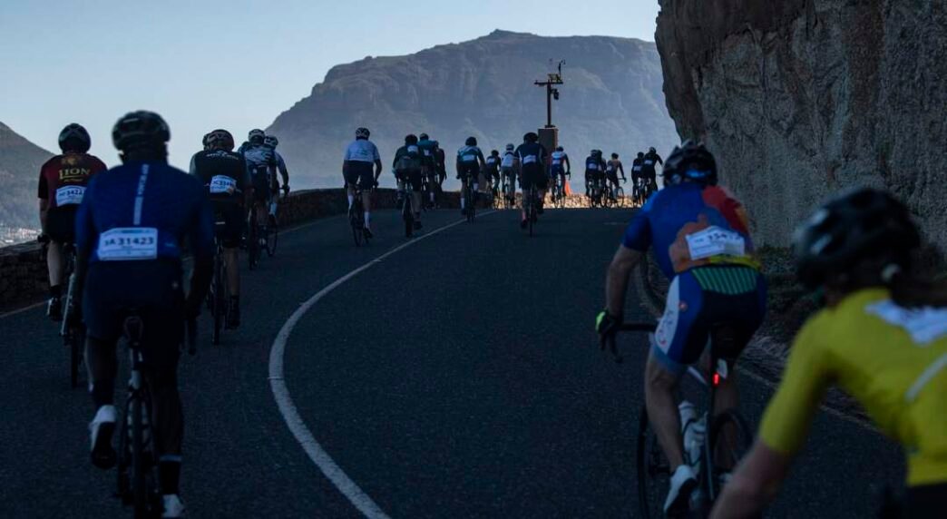 Cyclists riding in the Cape Town Cycle Tour