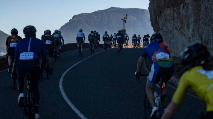 Cyclists riding in the Cape Town Cycle Tour