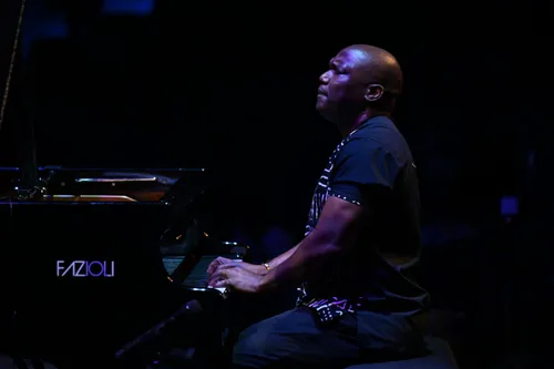 Sibusiso Mashiloane on stage at Cape Town Jazz Festival