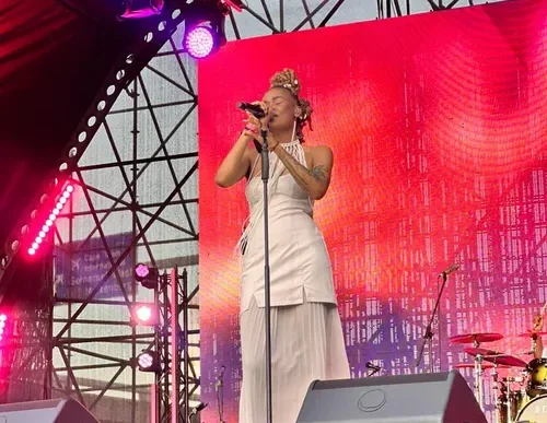 Sió performing at Cape Town Jazz Festival