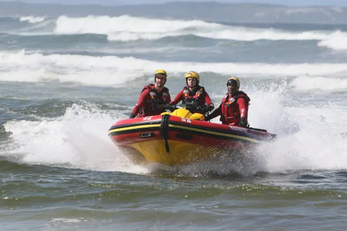 NSRI rescue boat in action