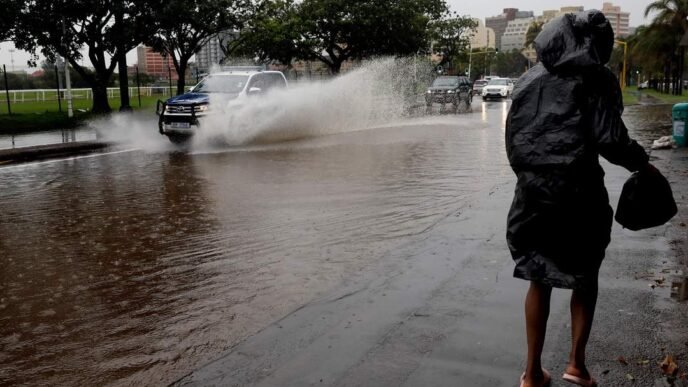 map of South Africa showing areas affected by heatwave and flooding