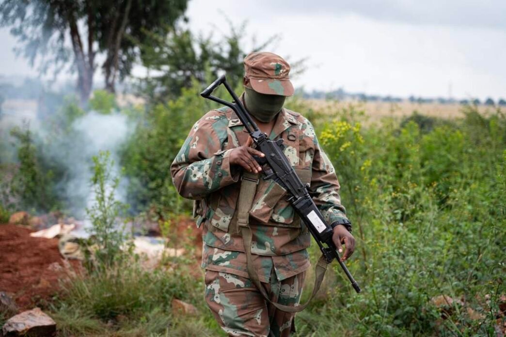 SANDF soldiers confiscating machinery from zama zamas in Randfontein