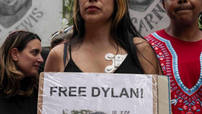 Dylan Lopez Contreras, a NYC high school student, freed from ICE detention