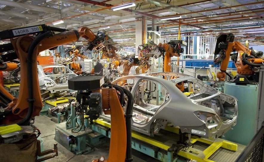 Mercedes-Benz and GWM logos