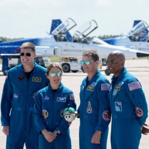 NASA Artemis II astronauts in prelaunch quarantine