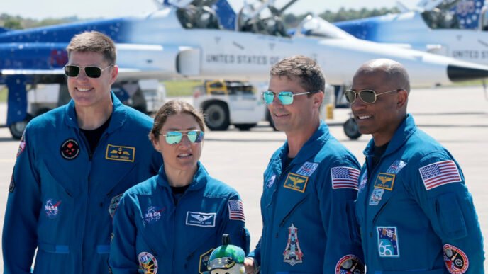 NASA Artemis II astronauts in prelaunch quarantine