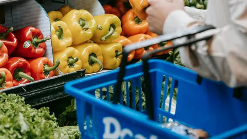 Graph showing decrease in SA food prices