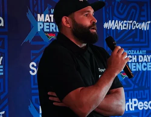 Cobus Reinach in action