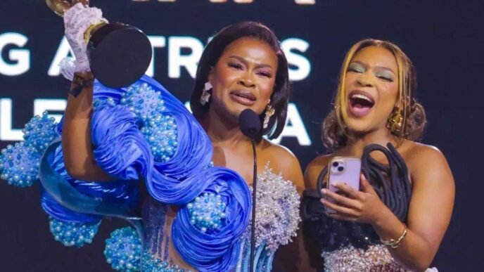 Zenande Mfenyana holding her Safta Award