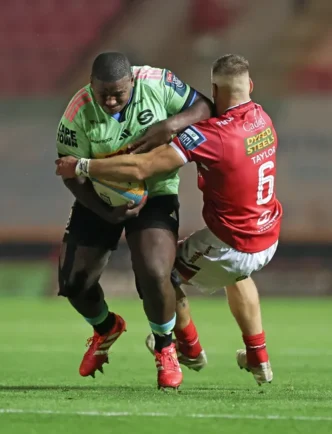 Sazi Sandi in action for the Stormers