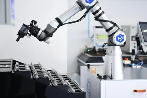 Egyptian flag with a robot in the background