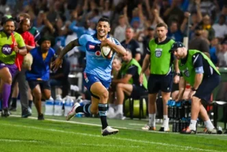 Bulls and Warriors players in action