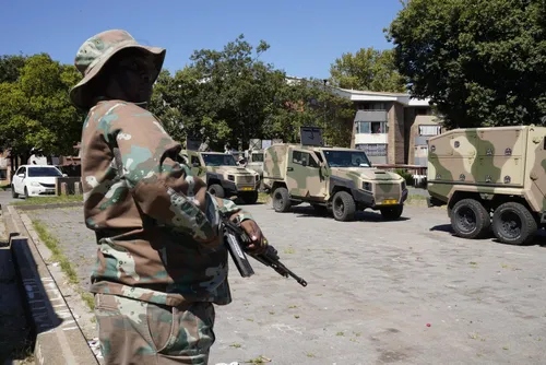 SANDF soldiers on patrol