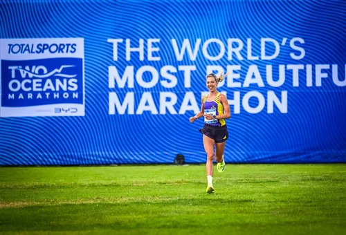 Gerda Steyn smiling as she crosses the finish line
