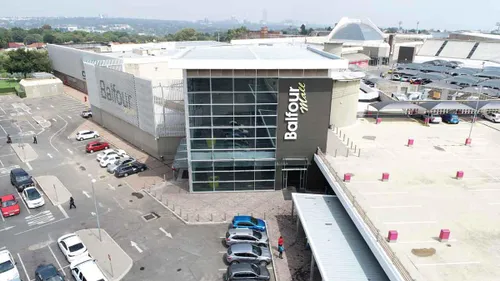 Balfour Mall entrance