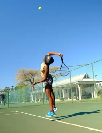 Siyolise Schultz in action on the tennis court