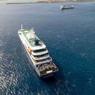 Cruise ship with hantavirus outbreak