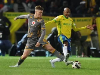 Kaizer Chiefs players in action against Mamelodi Sundowns